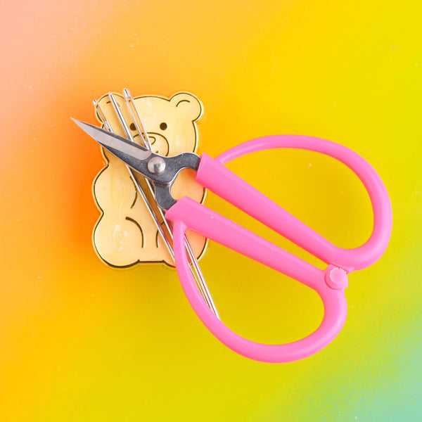 GLITTERLAND | Pineapple Gummy Bear Needle Minder