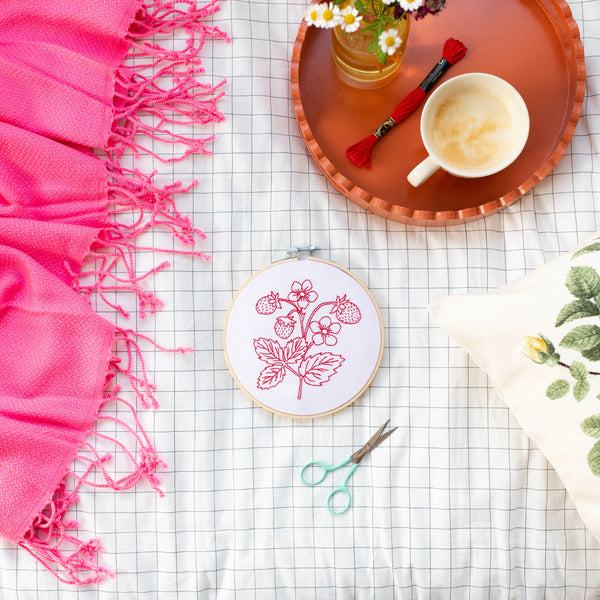 COTTON CLARA | Strawberry Embroidery Hoop Kit