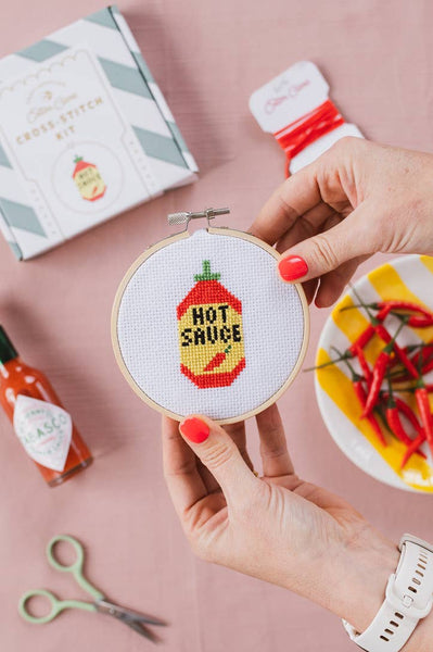 COTTON CLARA | 🌶 Hot Sauce Mini Cross Stitch Kit – 4" Hoop