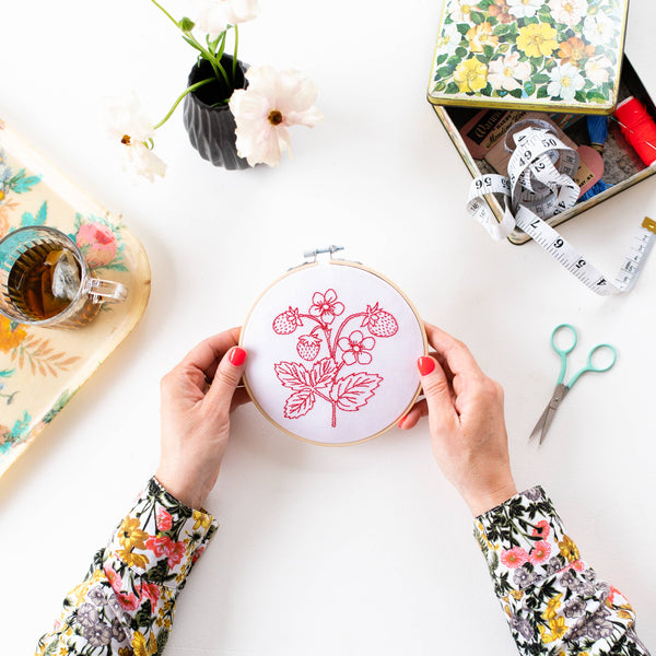 COTTON CLARA | Strawberry Embroidery Hoop Kit