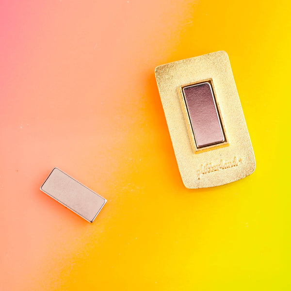 GLITTERLAND | Y2K Flip Phone Needle Minder