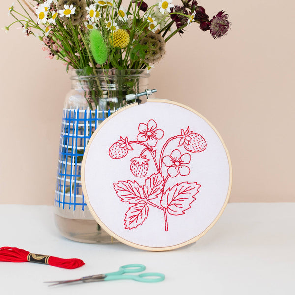 COTTON CLARA | Strawberry Embroidery Hoop Kit