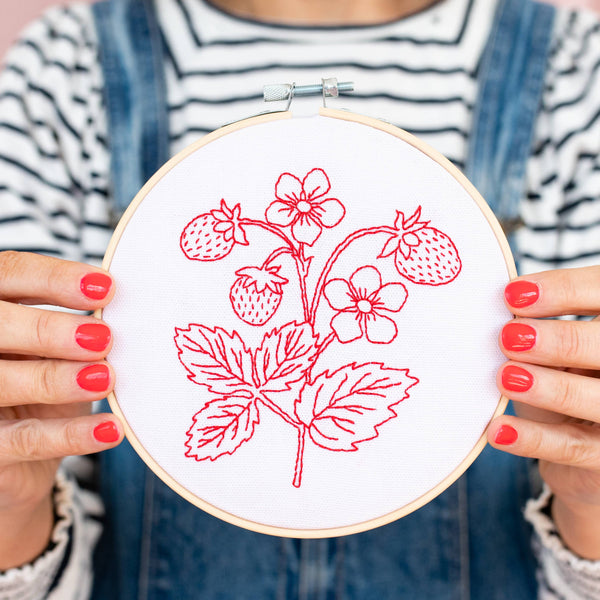 COTTON CLARA | Strawberry Embroidery Hoop Kit